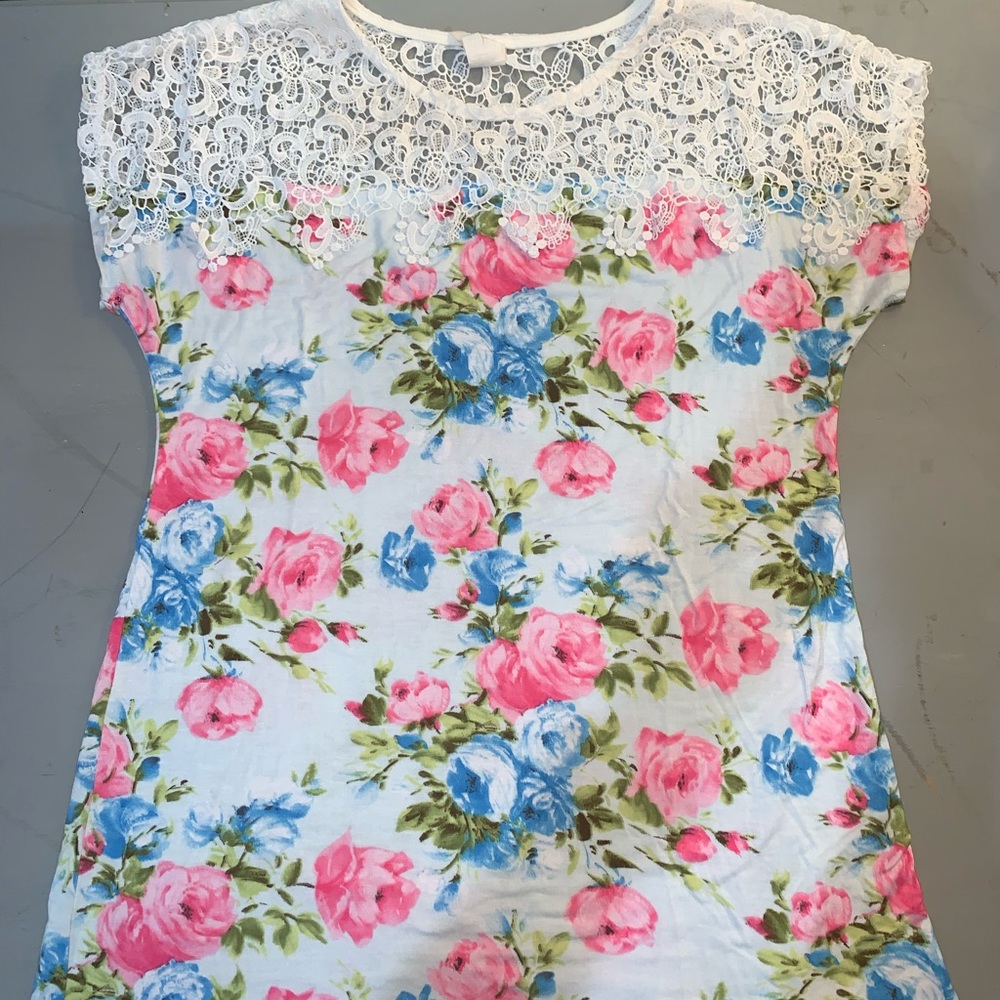 Dainty and pretty springtime top.